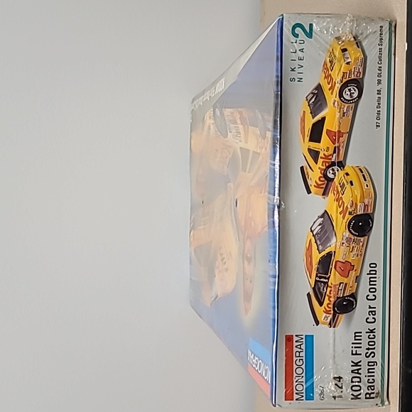 Monogram: New in Box | Sealed -  Kodak Film Racing Stock Car Combo - Picture 4 of 7